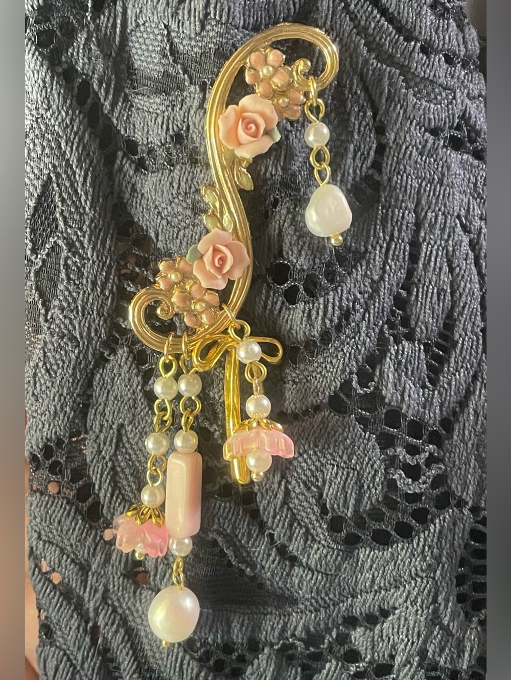 Victorian Floral Brooch with Pink Roses and Pearls - Picture 6 of 10